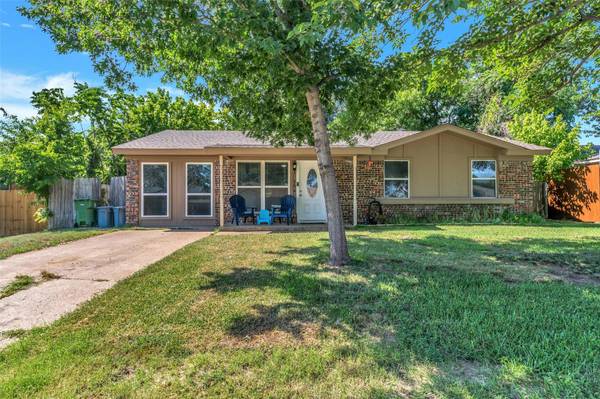 704 Oak Drive, Hurst, TX 76053