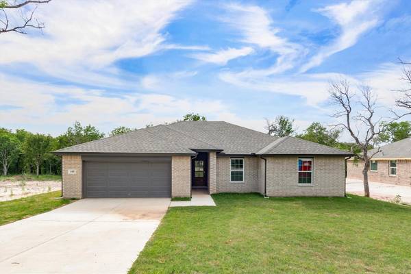 105 Jim Walter Drive, Runaway Bay, TX 76426