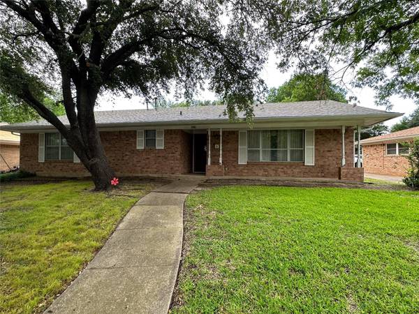 1700 Oakhill Drive, Sherman, TX 75092