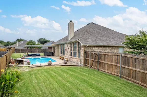 Grand Prairie, TX 75052,832 Boat Court