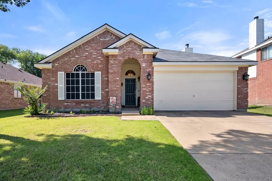 3239 Yeltes, Grand Prairie, TX 75054