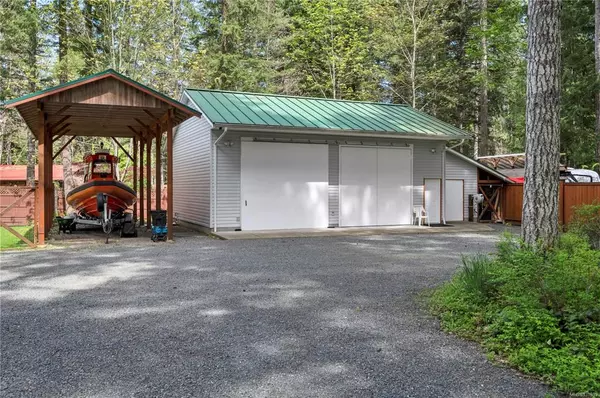 Black Creek, BC V9J 1G1,3862 James Cres