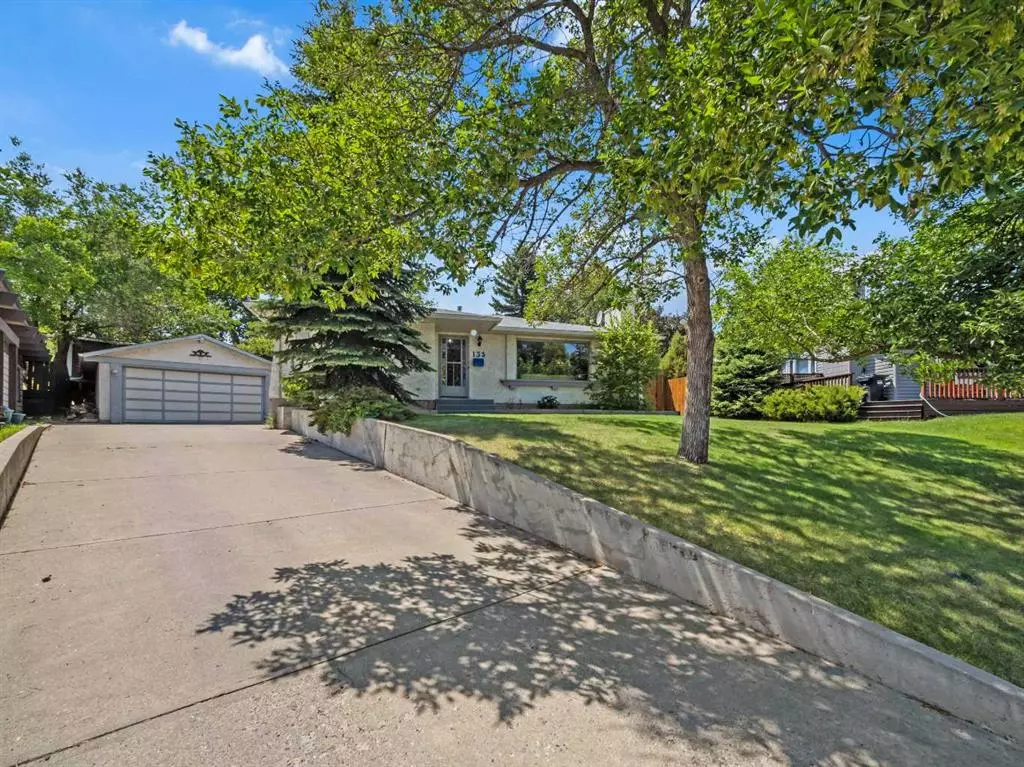 Calgary, AB T2W 1X2,135 Cantrell PL SW