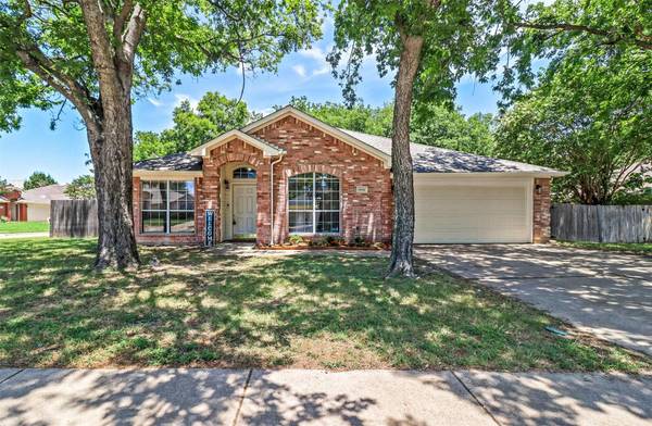 1626 Summertree Lane, Grand Prairie, TX 75052