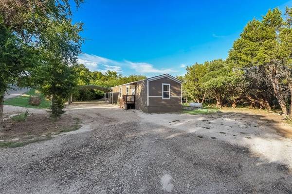 2409 Creekview Drive, Granbury, TX 76048