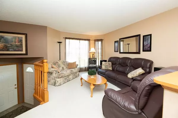 Airdrie, AB T4B 2R5,160 Creek Gardens Close NW