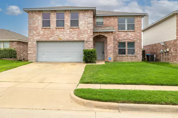 5241 Emmeryville Lane, Fort Worth, TX 76244