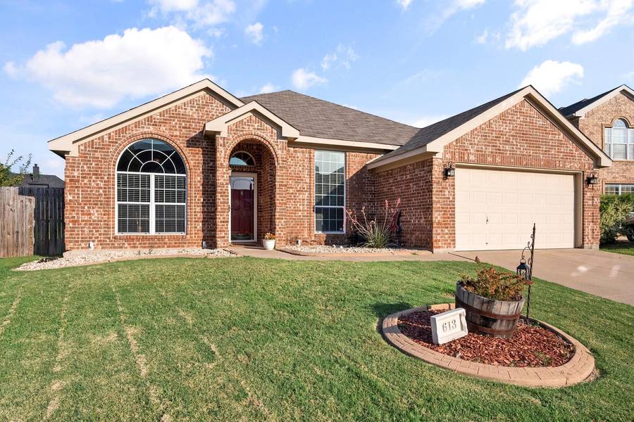 613 Manchester Drive, Mansfield, TX 76063