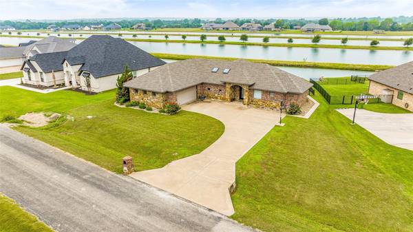 4004 Upper Lake Circle, Granbury, TX 76049