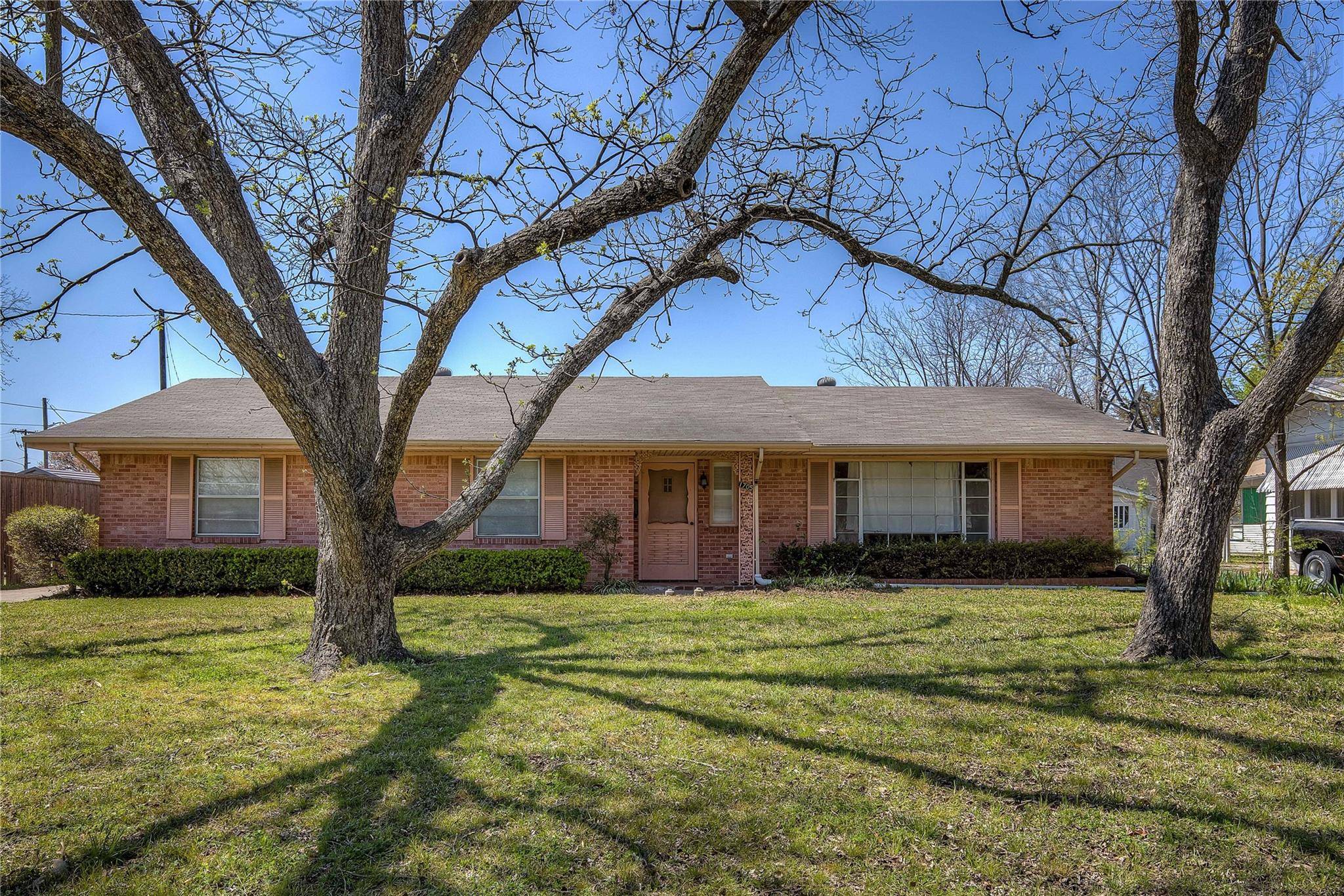 1705 Campbell Street, Commerce, TX 75428