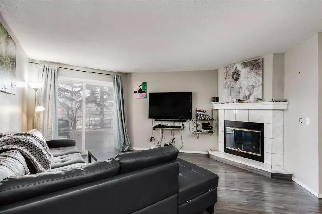 Calgary, AB T2A 1B4,1723 35 ST SE #109