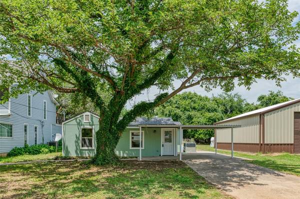 6866 Briar Road,  Azle,  TX 76020