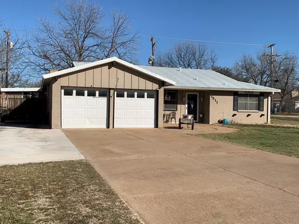 1511 HILLCREST Drive, Graham, TX 76450