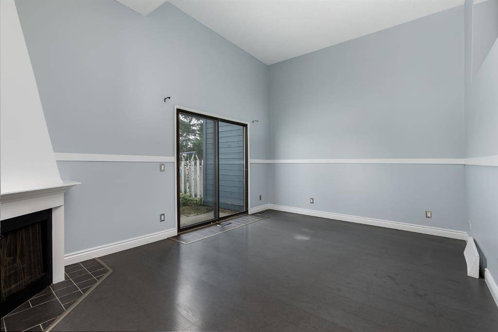Calgary, AB T2A 6E1,919 38 ST NE #1602