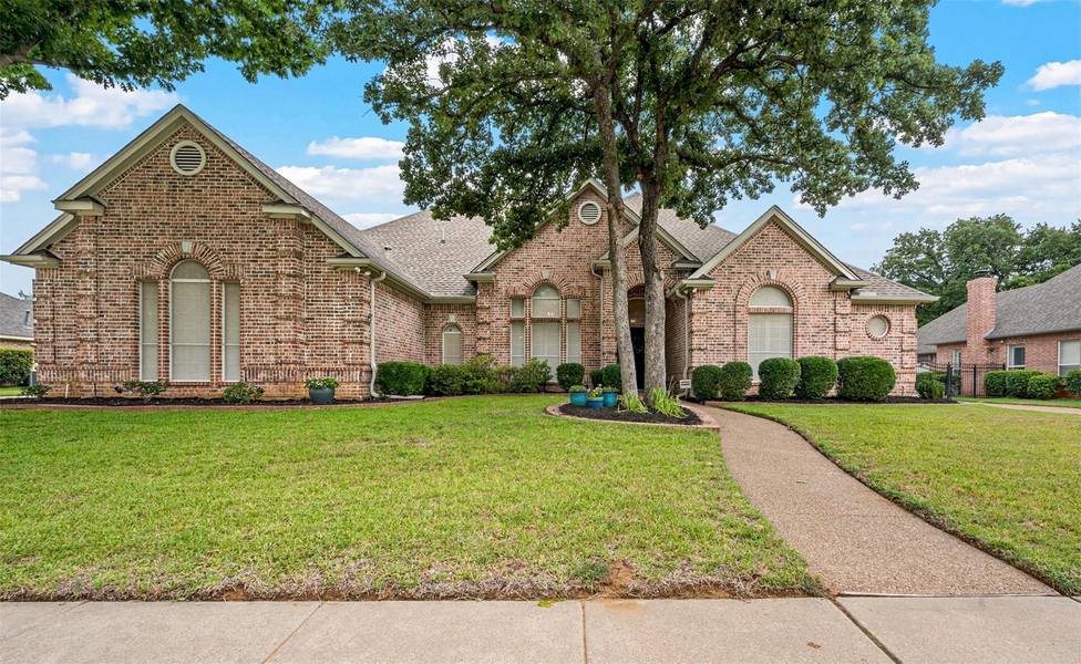 8320 Thorndyke Drive, North Richland Hills, TX 76182