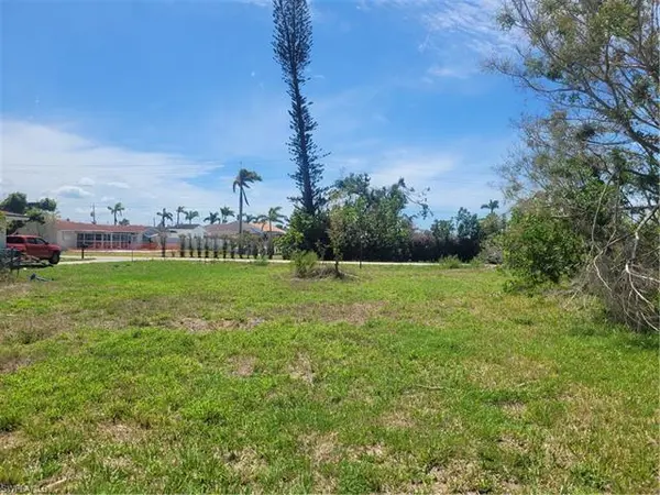 425 Monterey AVE, Cape Coral, FL 33904
