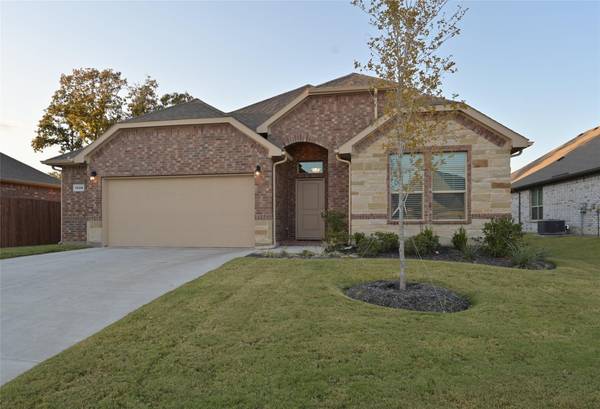 1528 Seabiscuit Drive, Granbury, TX 76049