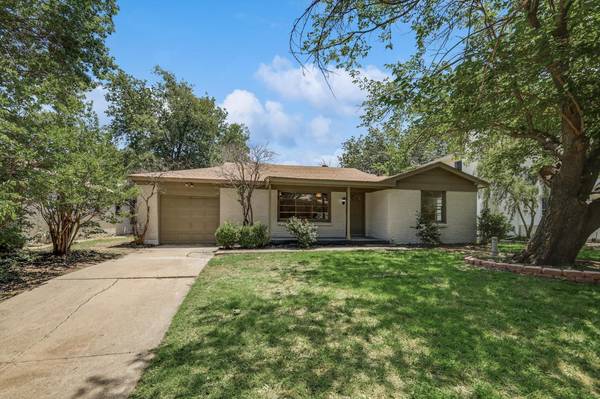 2821 Raton Drive, Fort Worth, TX 76116