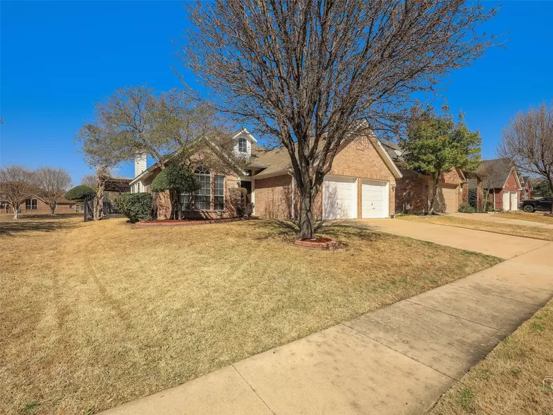 5301 Stillwater Drive, Fort Worth, TX 76137