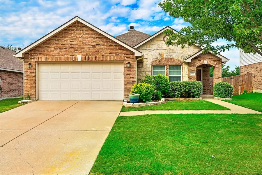 833 Cathy Drive, Burleson, TX 76028