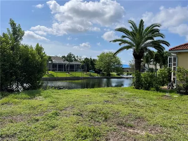 Cape Coral, FL 33990,533 SE 19th CT