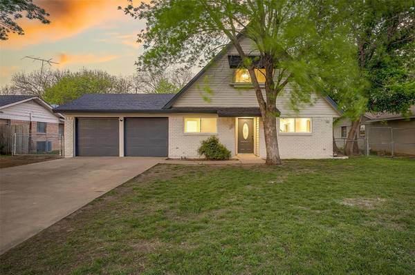 127 SE Gardens Boulevard, Burleson, TX 76028