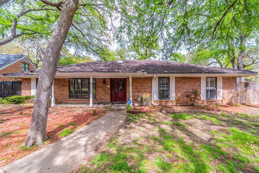 1816 W Cedar Elm Drive, Arlington, TX 76012