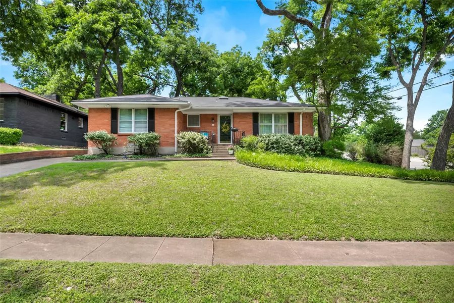 2305 Pinebluff Drive, Dallas, TX 75228