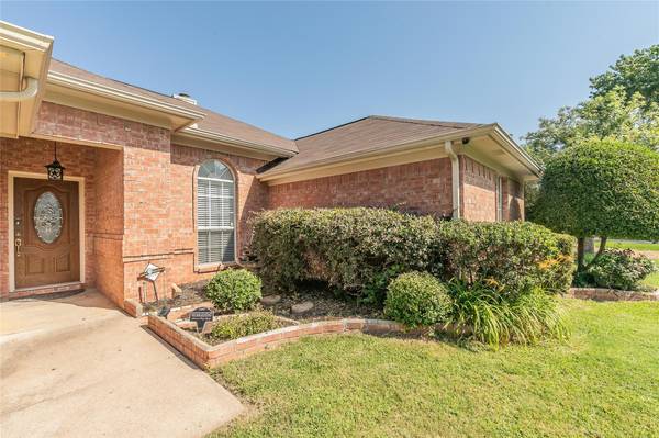 305 Park Forest Court, Hurst, TX 76053