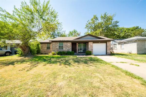 201 W Cober Drive, Grand Prairie, TX 75051