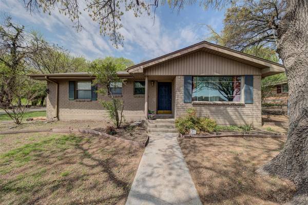 1606 S Cliff Street,  Decatur,  TX 76234