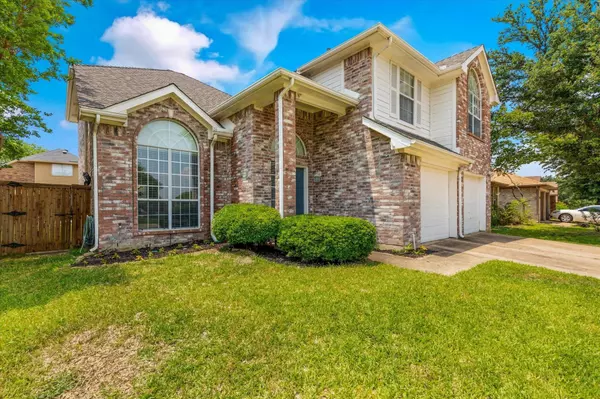 926 Silverstone Drive, Lewisville, TX 75067