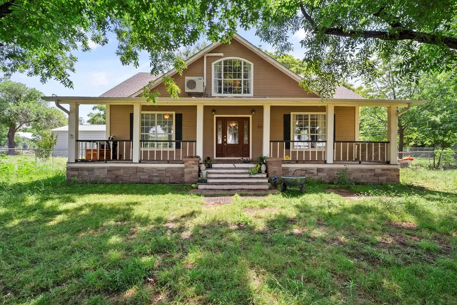 614 N Lee Street, Valley View, TX 76272