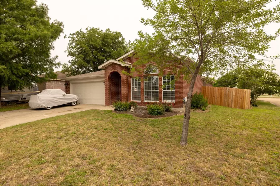 7961 Gardengate Lane, Fort Worth, TX 76137