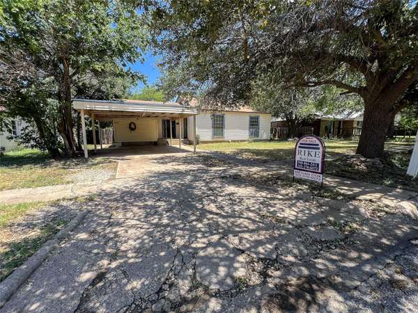 313 Hollywood Street, Coleman, TX 76834