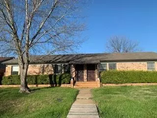 950 Meadowlark Circle, Granbury, TX 76049