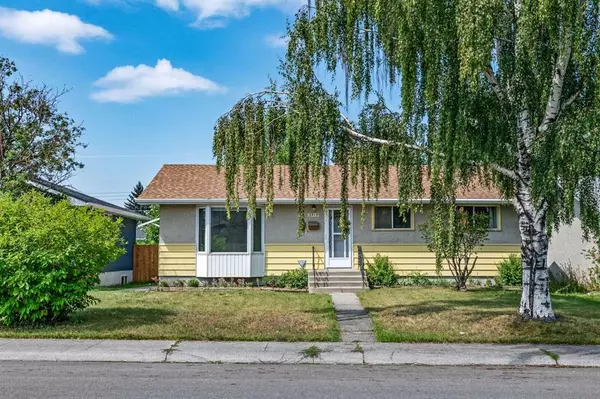 Calgary, AB T2B 1C9,2415 41 ST SE