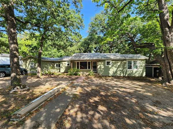 112 Hankins Drive,  Azle,  TX 76020