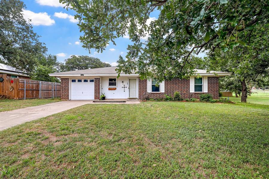 165 Rhoades Street, Azle, TX 76020