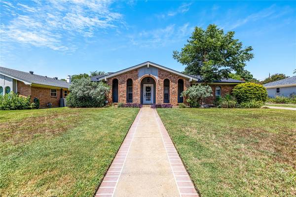 1721 Cynthia Lane, Hurst, TX 76054