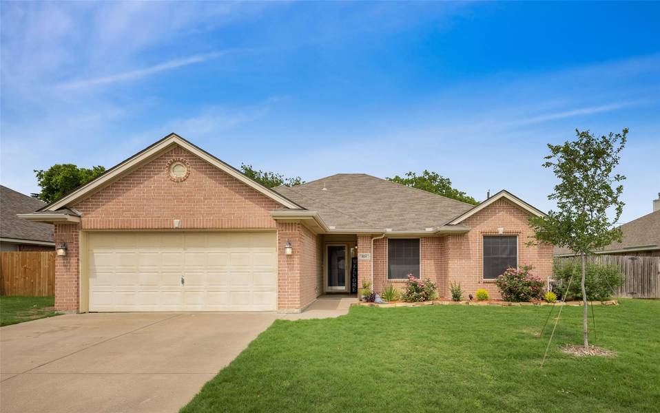 904 Heberle Drive, Burleson, TX 76028