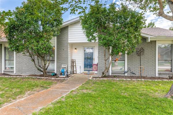 8714 Millwood Drive, Rowlett, TX 75088