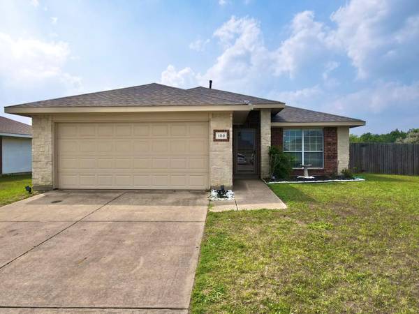 108 Stoney Creek Lane, Terrell, TX 75160