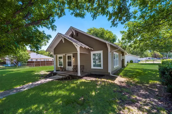 613 S Bois d'Arc Street,  Forney,  TX 75126