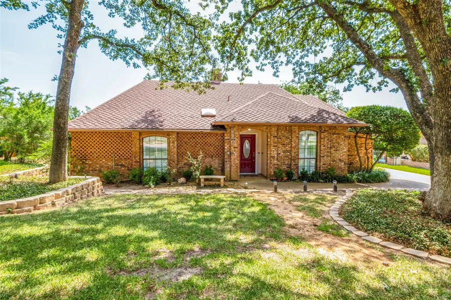 733 Hunters Glen Court, Bedford, TX 76021