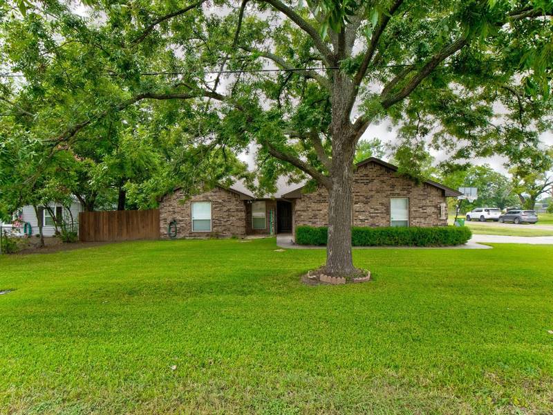 200 E Godley Avenue, Godley, TX 76044