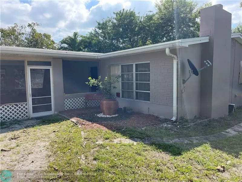 40 SE 7th St, Dania Beach, FL 33004