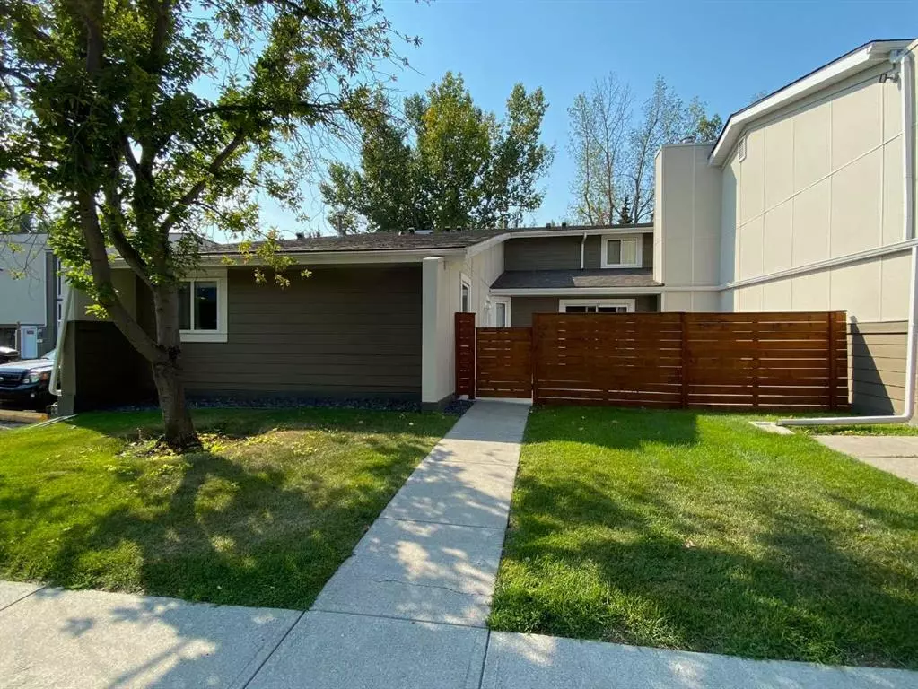 Calgary, AB T2W 2P2,13104 Elbow DR SW #1204