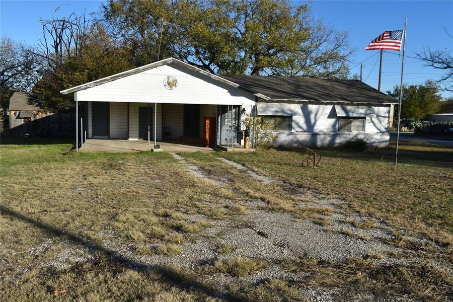 111 S Kickapoo Street, Lipan, TX 76462