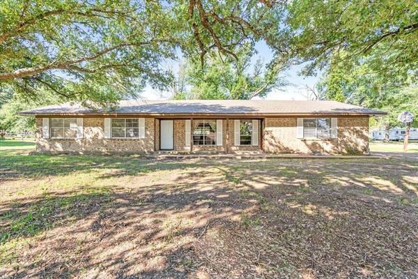 445 Sunset Drive, Fairfield, TX 75840